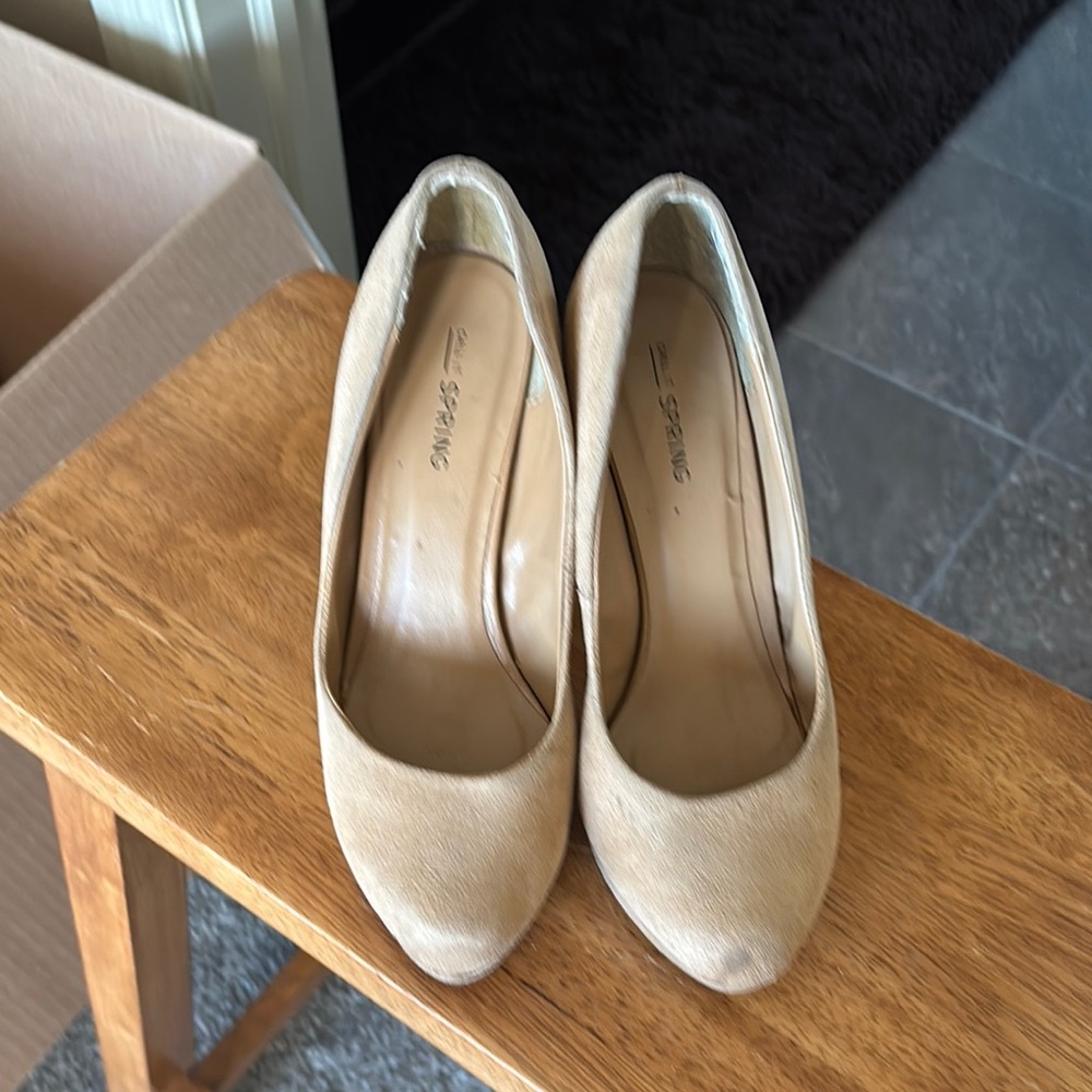 Women's Tan Pumps